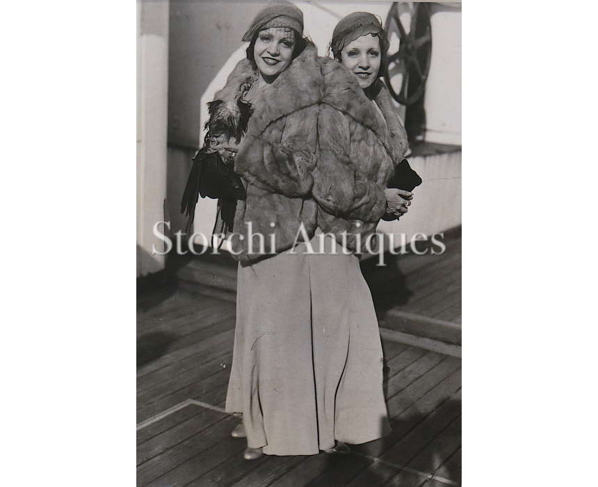 Daisy and Violet Hilton - The 30's