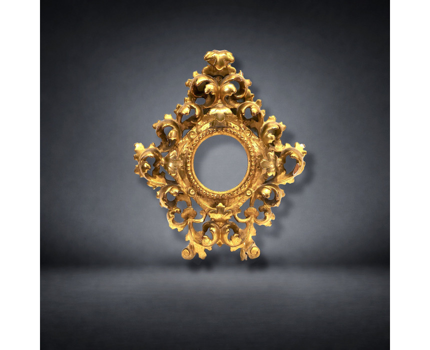 Florentine carved, pierced and gilt wooden frame